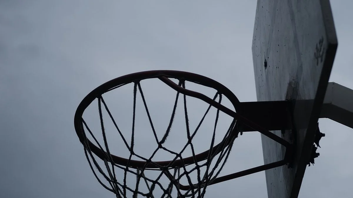 詹姆斯与字母哥去向悬疑NBA十队休赛期节奏控制观察